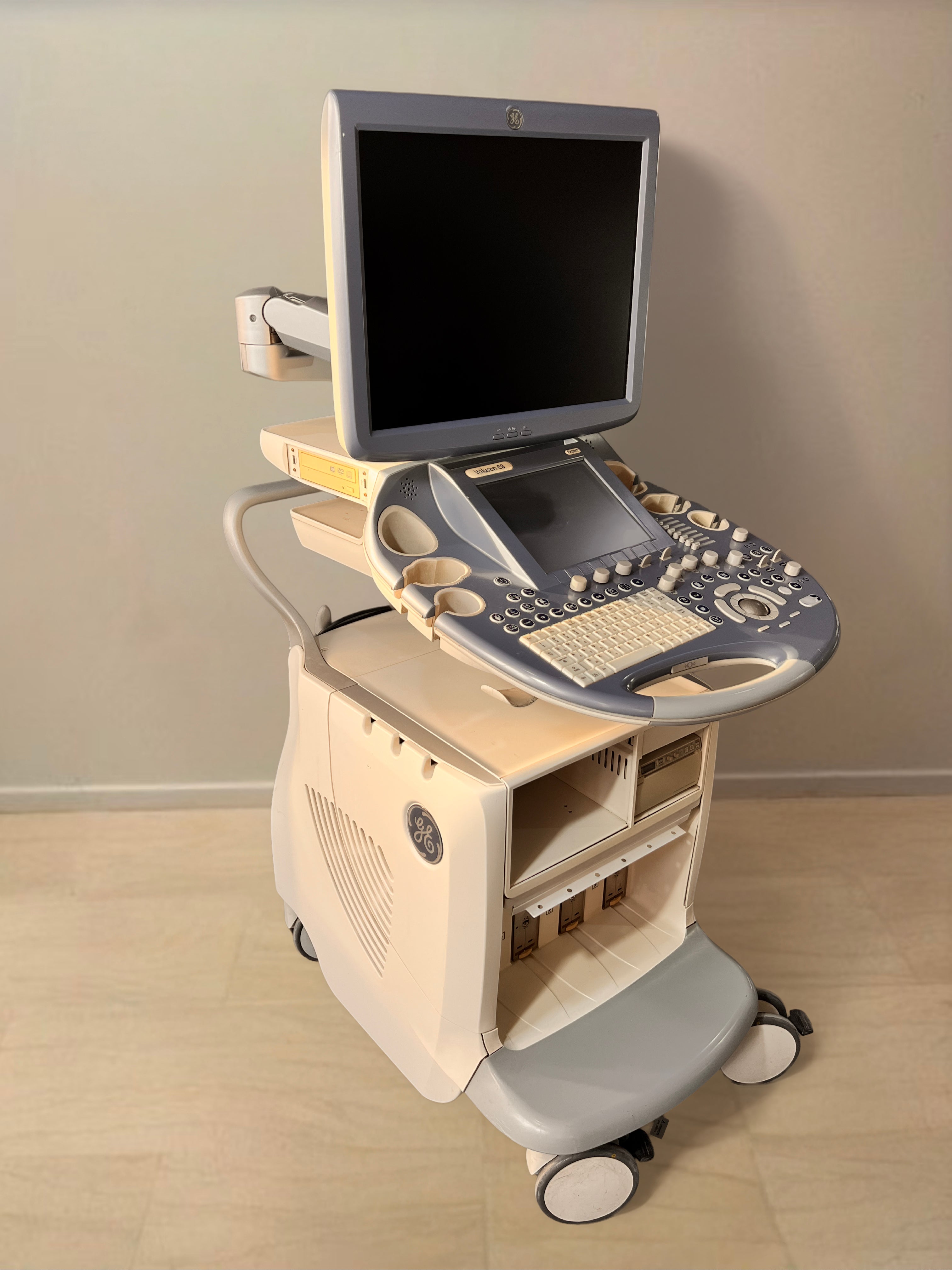 Color Doppler  model：GE Voluson E8